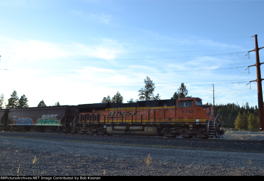 BNSF 6748